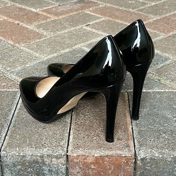Aquatalia black patent leather platform pumps - Picture 4 of 10